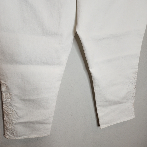 NWT Coldwater Creek Embroidered White Ankle Stretch Denim Jeans Size 20 - Picture 7 of 16